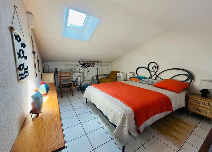 à Avec Terrasse Et Parking, Accès Direct à La - Fr-1-309-541 Appartement *